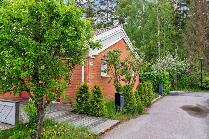 6 rum radhus på Gotlandsresan 164 Sävja, Uppsala kommun - bild 1