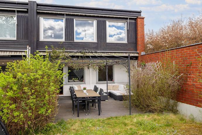 radhus på Renlavsgången 1 Tyresö, Tyresö kommun - bild 1