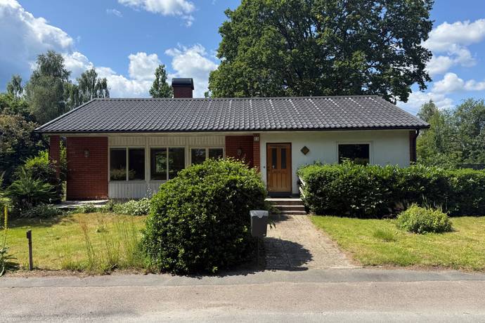 villa på Pilgatan 13 Lönsboda, Osby kommun - bild 1