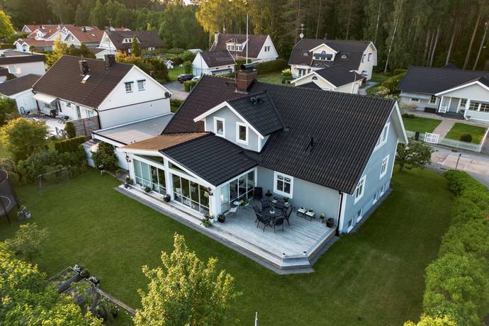 10 rum villa på Rödklintsgatan 11 Nya Hjärsta, Örebro kommun - bild 2