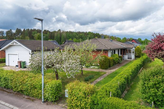 Bollgatan 5, Ullvibackar, Köpings kommun