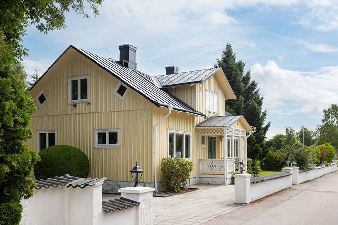 7 rum villa på Järnvägsgatan 6 Slöinge, Falkenbergs kommun - bild 1