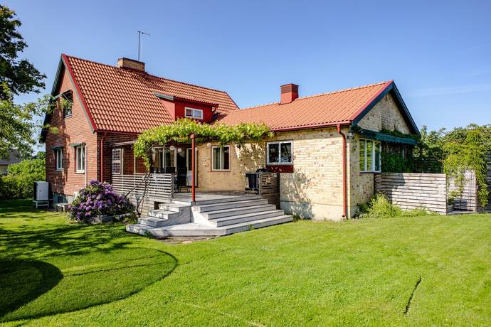 8 rum villa på Södra Villagatan 9 Kolbäck, Hallstahammars kommun - bild 1