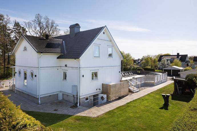 8 rum villa på Nåtlaregatan 17 Kallebergahallar, Ronneby kommun - bild 4
