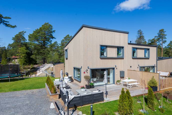 4 rum parhus på Lötvägen 45A Svinninge, Österåkers kommun - bild 1