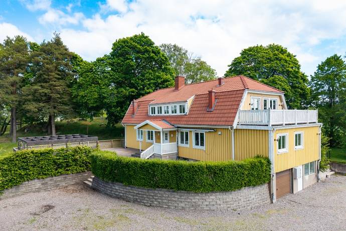 villa på Bro gård 113 Askersund, Askersunds kommun - bild 1