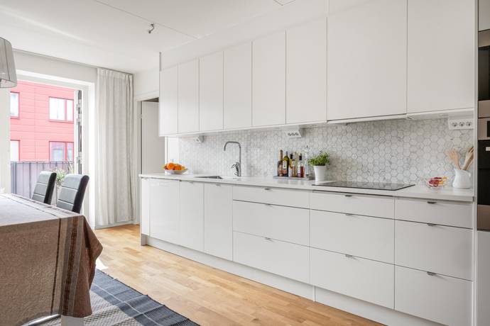 3 rum lägenhet på Källtorpsvägen 17 Näsby Park, Täby kommun - bild 2