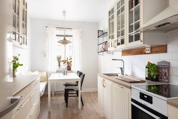 2 rum lägenhet på Axvallsvägen 47 Björkhagen, Stockholms kommun - bild 3
