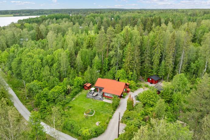 3 rum villa på Skogsbacksvägen 1 Heby, Heby kommun - bild 1