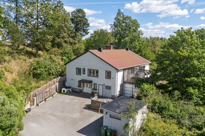 9 rum villa på Rosenhillsvägen 2C Rosenhill, Huddinge kommun - bild 1