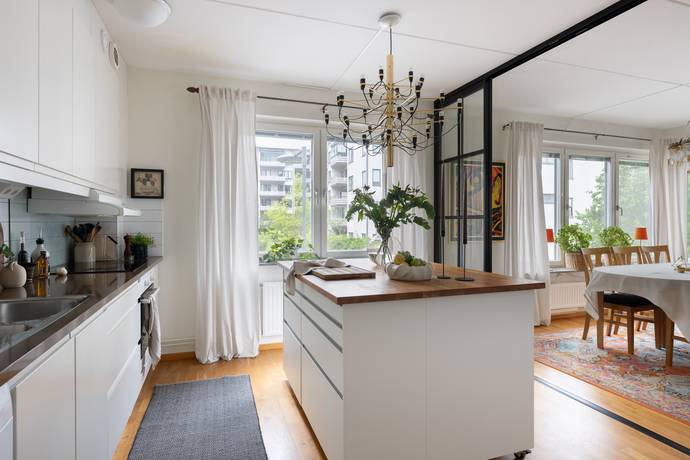 3 rum lägenhet på Hållövägen 11 Blåsut, Stockholms kommun - bild 2