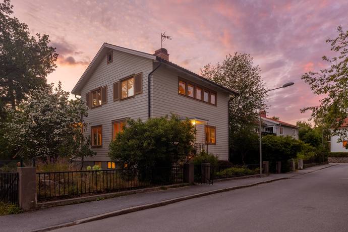 6 rum villa på Öselvägen 4 Enskede Gård, Stockholms kommun - bild 1