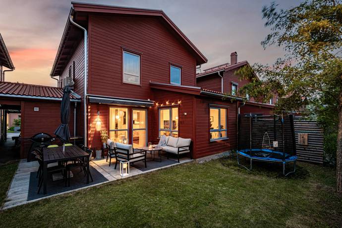 5 rum kedjehus på Tågengatan 10 Lillhamra, Västerås kommun - bild 2