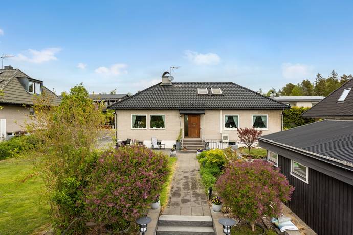 10 rum villa på Nybodavägen 32 Jakobsberg - Västra, Järfälla kommun - bild 2