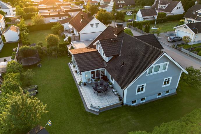10 rum villa på Rödklintsgatan 11 Nya Hjärsta, Örebro kommun - bild 4