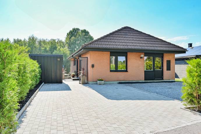6 rum villa på Östergårdsvägen 11 Fresta, Upplands Väsby kommun - bild 1