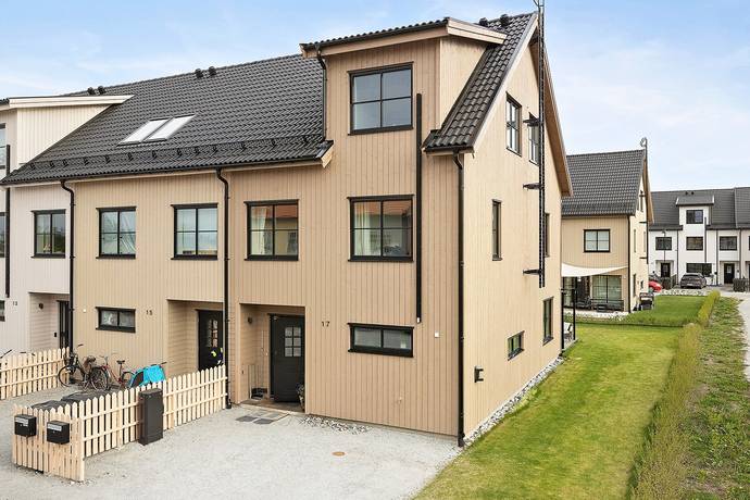 6 rum radhus på Smedjans väg 17  Steninge Slottsby, Sigtuna kommun - bild 2