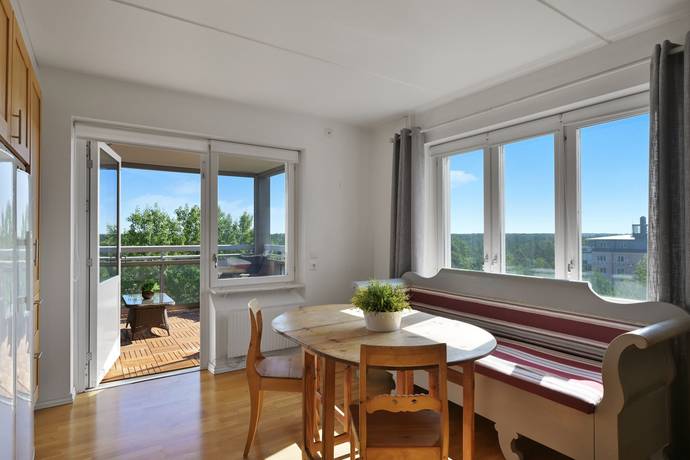3 rum lägenhet på Bergmossevägen 21, 3 tr Holmviksskogen, Värmdö kommun - bild 3