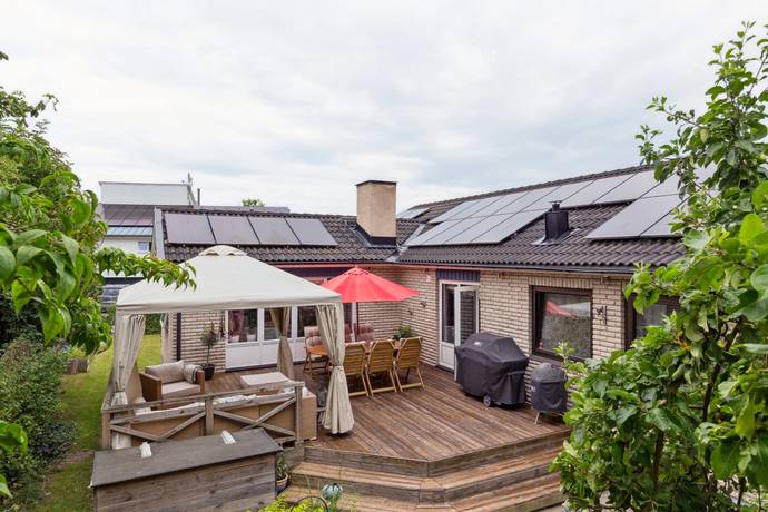 7 rum villa på Norra Bondevägen 30 Trångsund, Huddinge kommun - bild 1