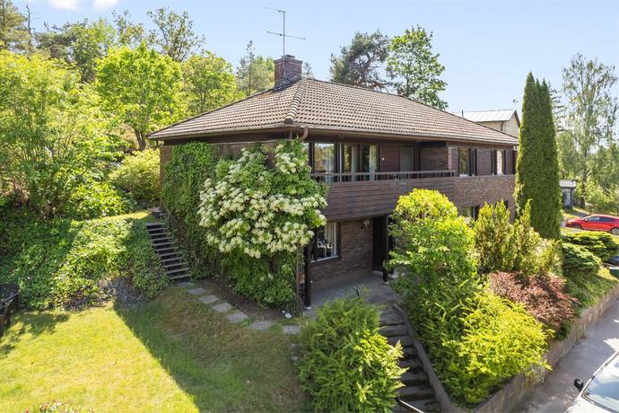 7 rum villa på Långsjövägen 37 Älvsjö/långbro, Stockholms kommun - bild 1