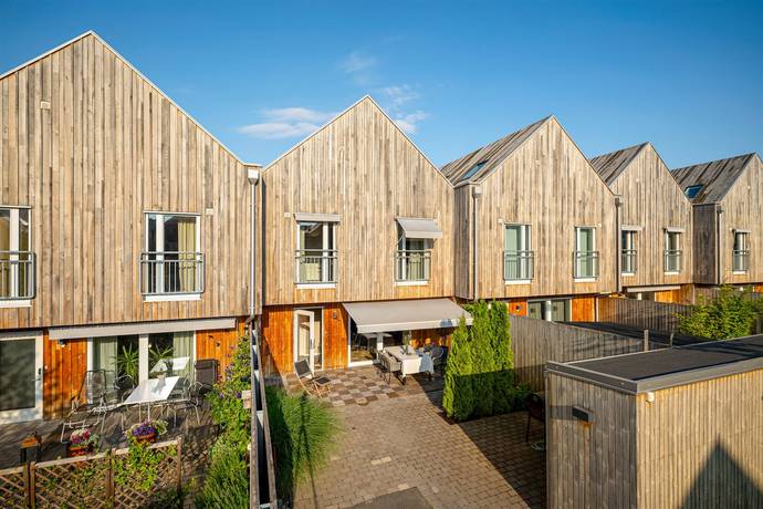 5 rum radhus på Stratusvägen 9 Fullerö Hage, Uppsala kommun - bild 2
