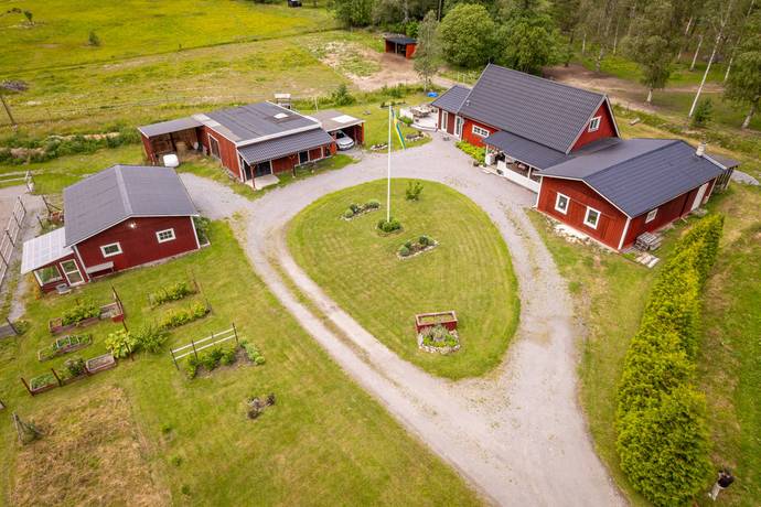 8 rum gård/skog på Hällberga Lillhagen Hällberga, Eskilstuna kommun - bild 2