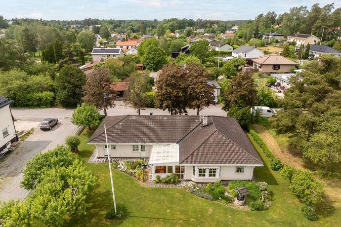 5 rum villa på Aspvägen 3 Barkarby, Järfälla kommun - bild 1