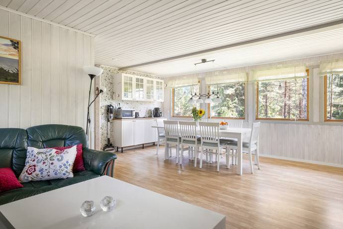 4 rum vinterbonat fritidshus på Ridvägen 4 Bergshamra - Enviken, Norrtälje kommun - bild 2