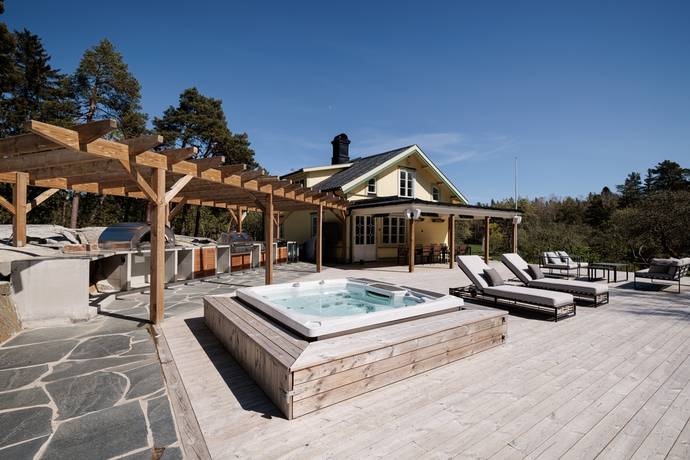 7 rum vinterbonat fritidshus på Norrhägnadsvägen 14 Hensvik, Norrtälje kommun - bild 1