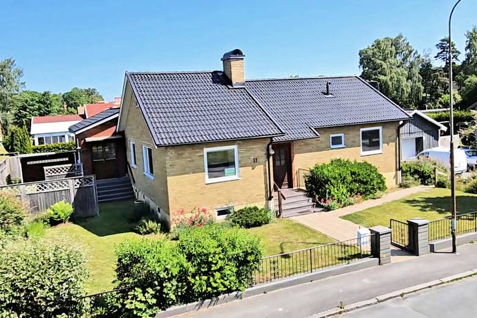 8 rum villa på Rosengången 11 Stattena, Hässleholms kommun - bild 1