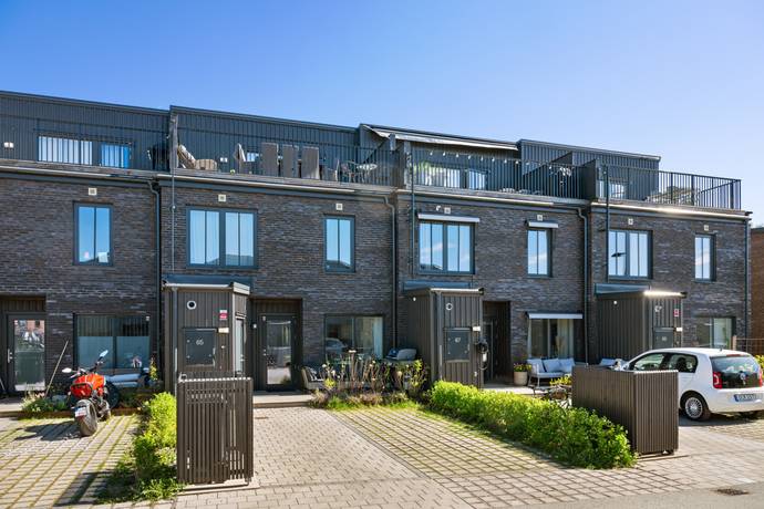 7 rum radhus på Blockhusvägen 65 Skarpäng, Täby kommun - bild 1