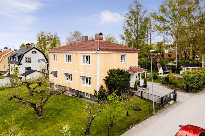 10 rum villa på Långgatan 30 S:t Ilian, Enköpings kommun - bild 1