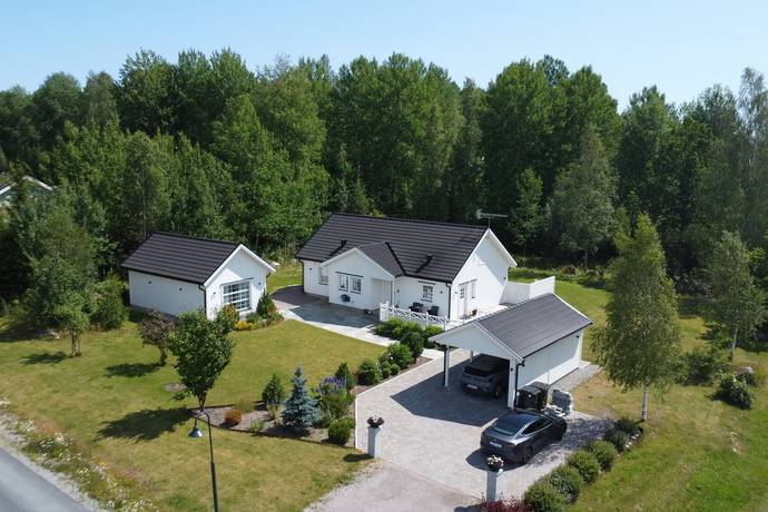 4 rum villa på Tranans väg 1 Burvik, Uppsala kommun - bild 1
