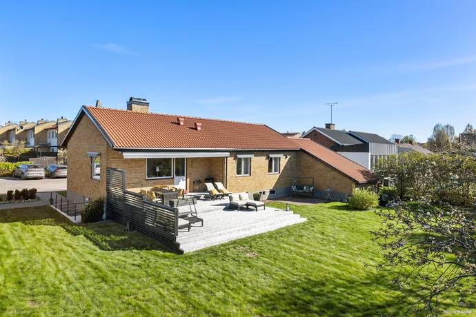4 rum villa på Femkampsgatan 33 Eyraområdet centralt Sörby/Eklunda, Örebro kommun - bild 1