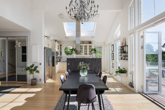 10 rum villa på Bergstigen 8A Täby Kyrkby, Täby kommun - bild 5