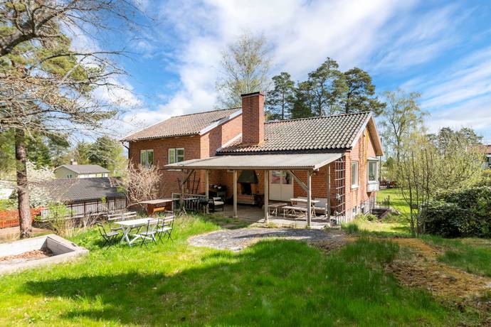 7 rum Villa på Lidvägen 13 Jakobsberg Järfälla kommun - bild 1