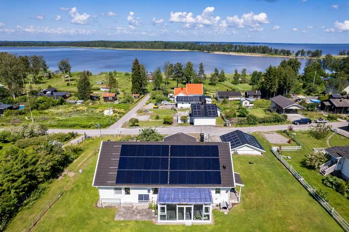 7 rum villa på Märtavägen 15 Hjälmarbaden, Örebro kommun - bild 2