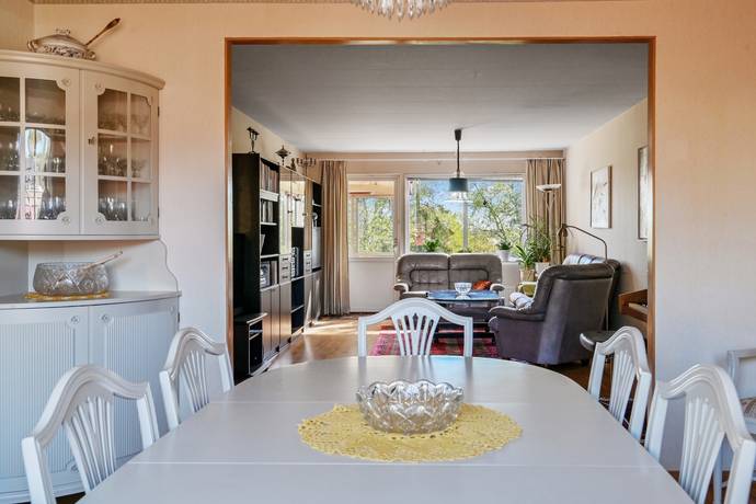 6 rum villa på Gulmåravägen 10 Sjukyrkoberget, Upplands Väsby kommun - bild 5