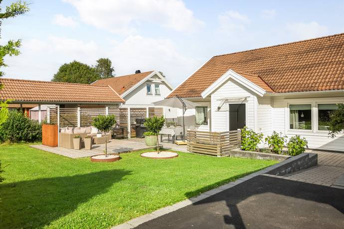 7 rum villa på Almvägen 19 Romelanda, Kungälvs kommun - bild 1