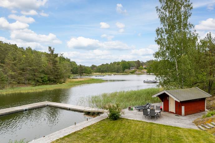 4 rum Vinterbonat fritidshus på Mjölknäsvägen 18 Skälsmara Värmdö kommun - bild 1