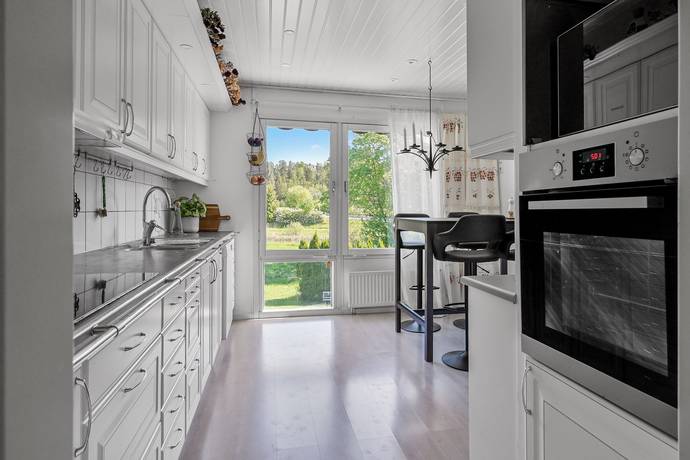 8 rum Villa på Åvägen 6 Runby Upplands Väsby kommun - bild 12