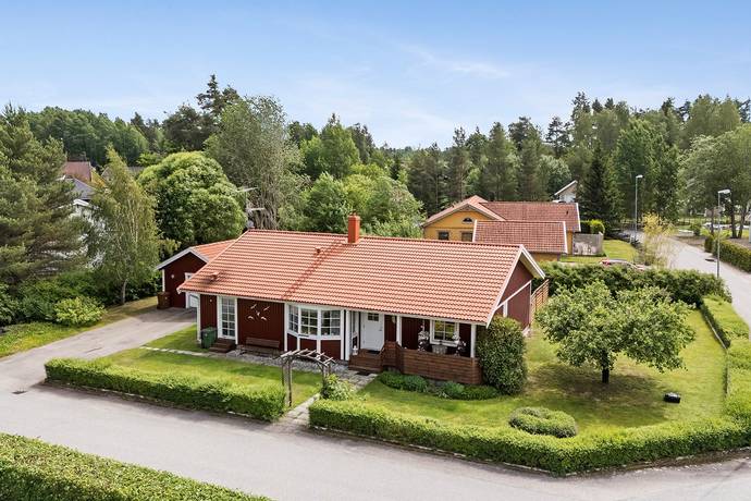 4 rum villa på Skogsdungevägen 5 Stora Sundby/Alberga, Eskilstuna kommun - bild 1