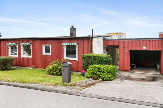 4 rum villa på Körsbärsvägen 7 Södertälje, Södertälje kommun - bild 1