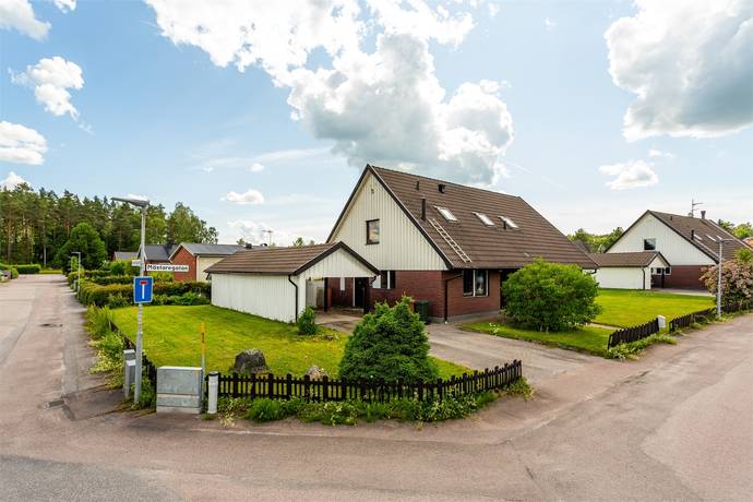 7 rum Villa på Mästaregatan 17 Kungsörs kommun - bild 2