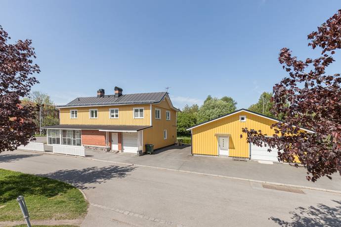 9 rum villa på Sandgropsgatan 2 Svartbäcken, Uppsala kommun - bild 1