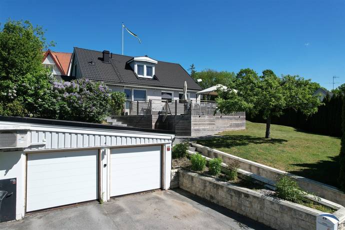 7 rum villa på Carl Barks väg 29 Spånga- Bromsten, Stockholms kommun - bild 1