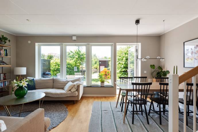 8 rum radhus på Byle Allé 13B Byle, Täby kommun - bild 2