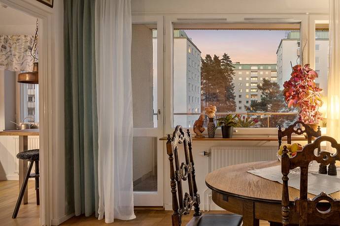 3 rum lägenhet på Eskadervägen 48 4tr Näsbypark, Täby kommun - bild 2