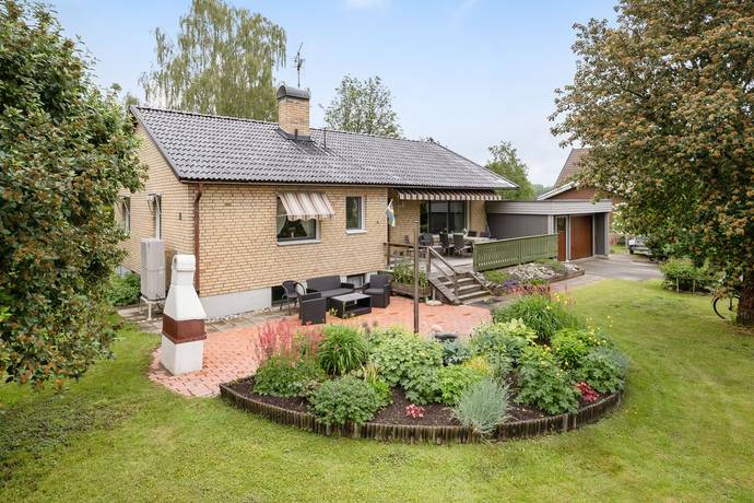 3 rum villa på Humlevägen 5 Kumla Kyrkby, Sala kommun - bild 1