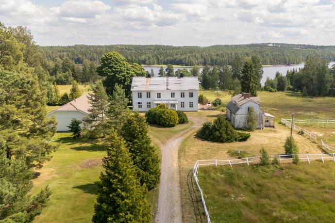 9 rum gård/skog på Svedenäs herrgård 230 Svedenäs, Karlstads kommun - bild 1